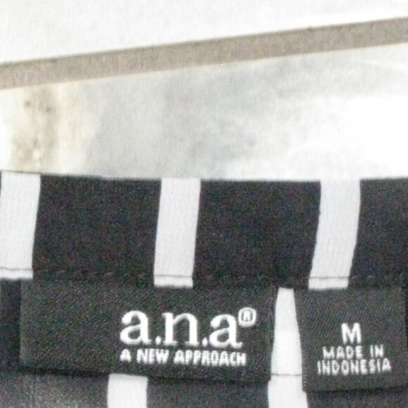 A.n.a Black/White Stripe Sheer Partial Button Front Blouse Size Medium - Picture 6 of 6